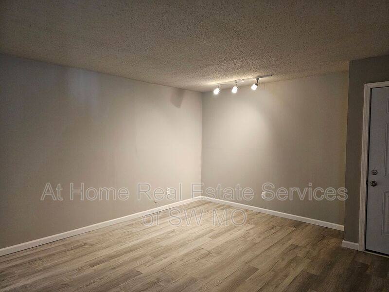 Apartment for rent at 712 E Sunshine #C12, Springfield, MO 65807