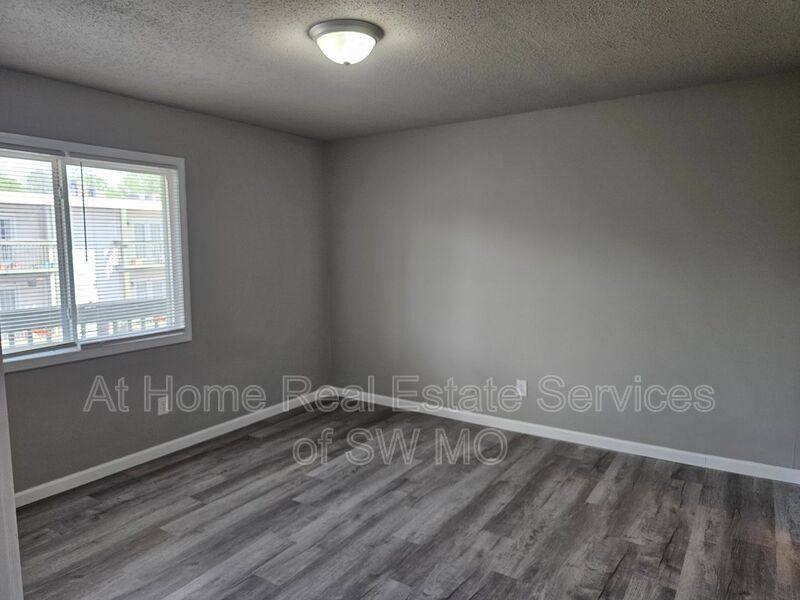 Apartment for rent at 712 E Sunshine #C12, Springfield, MO 65807