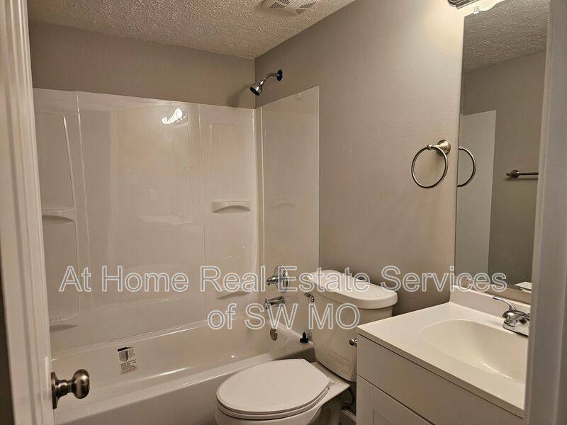 Apartment for rent at 712 E Sunshine #C12, Springfield, MO 65807
