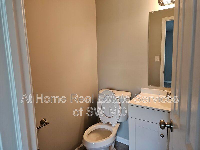 Apartment for rent at 712 E Sunshine #C12, Springfield, MO 65807