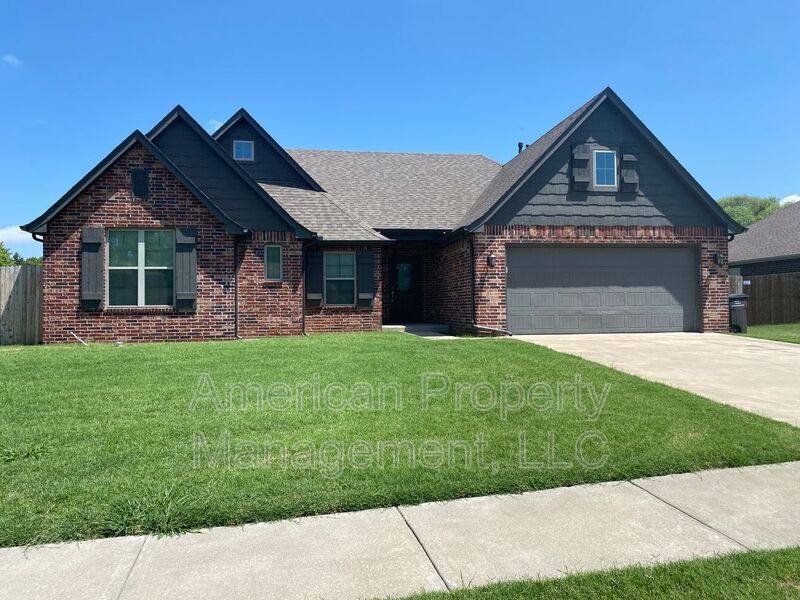 House for rent at 5312 Charleston Dr, Bartlesville, OK 74006