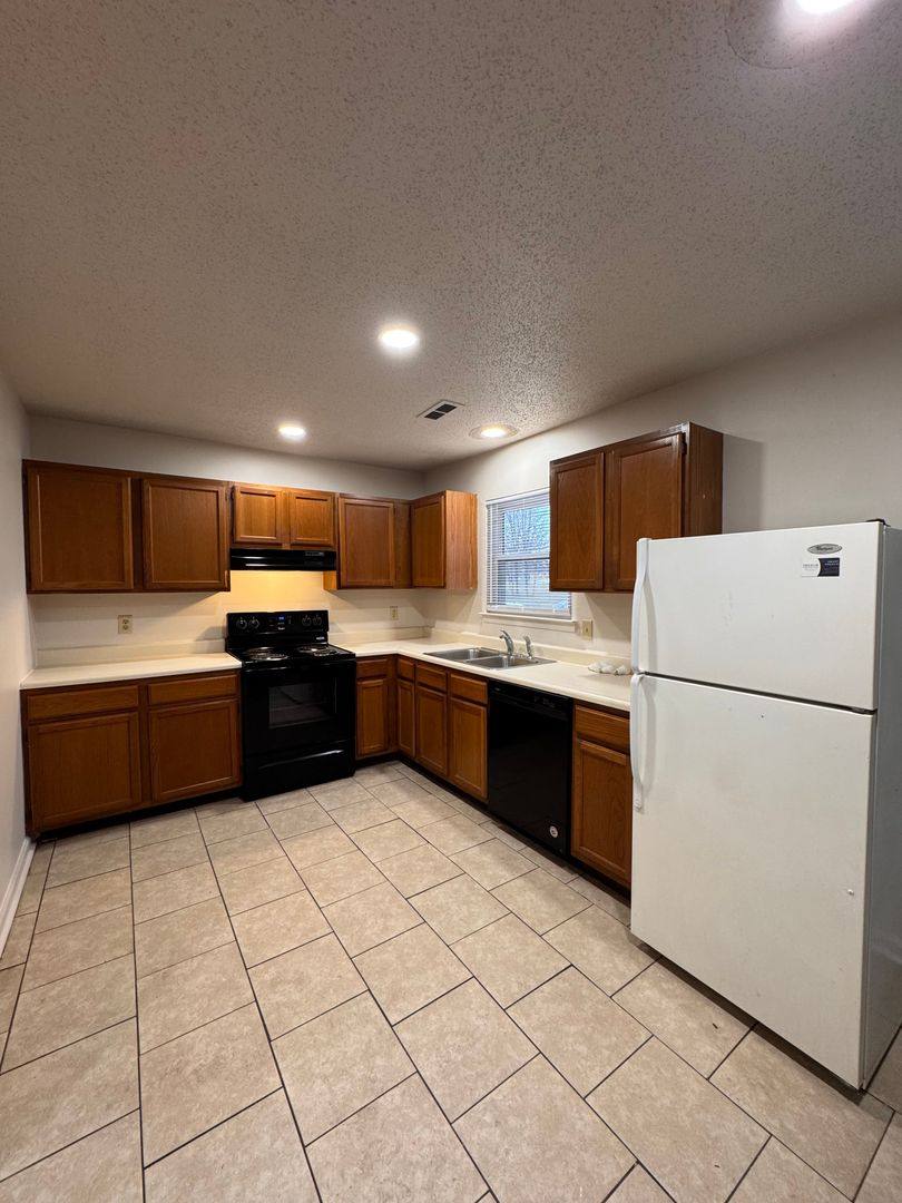Apartment for rent at 117-D Pennie Layne, Bridgewater, VA 22812