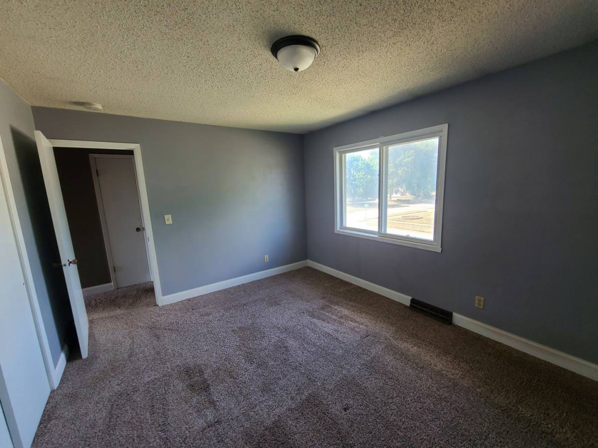 Apartment for rent at 4932 Dubois Dr, Waterloo, IA 50701