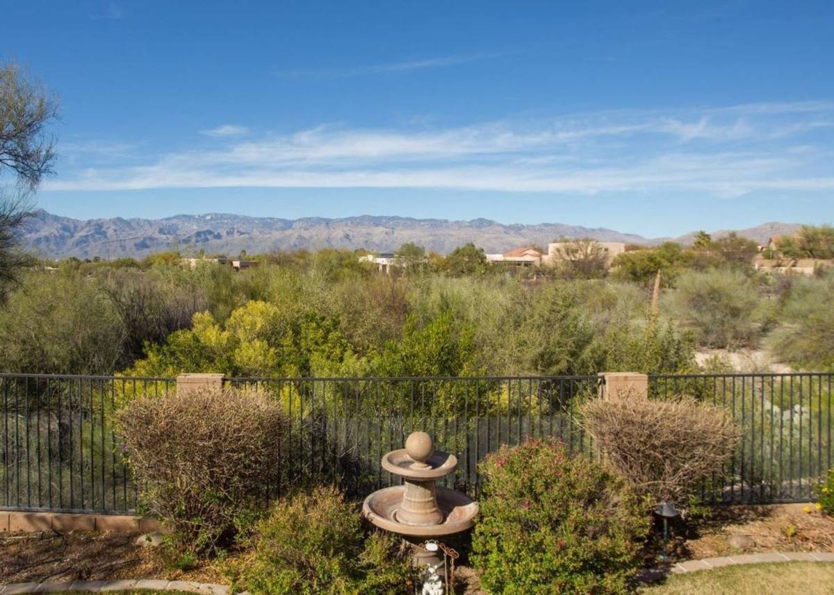 House for rent at 10865 E Walking Stick Dr, Tucson, AZ 85748