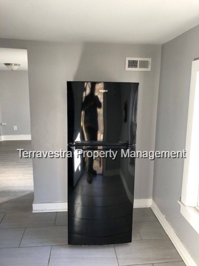 Apartment for rent at 208-210 E Oak St, Millville, NJ 08332