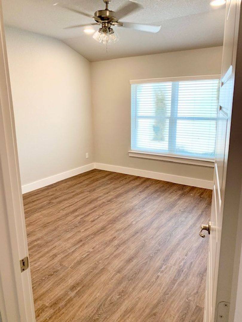 Townhouse for rent at 375 Hampton Place, Burleson, TX 76028