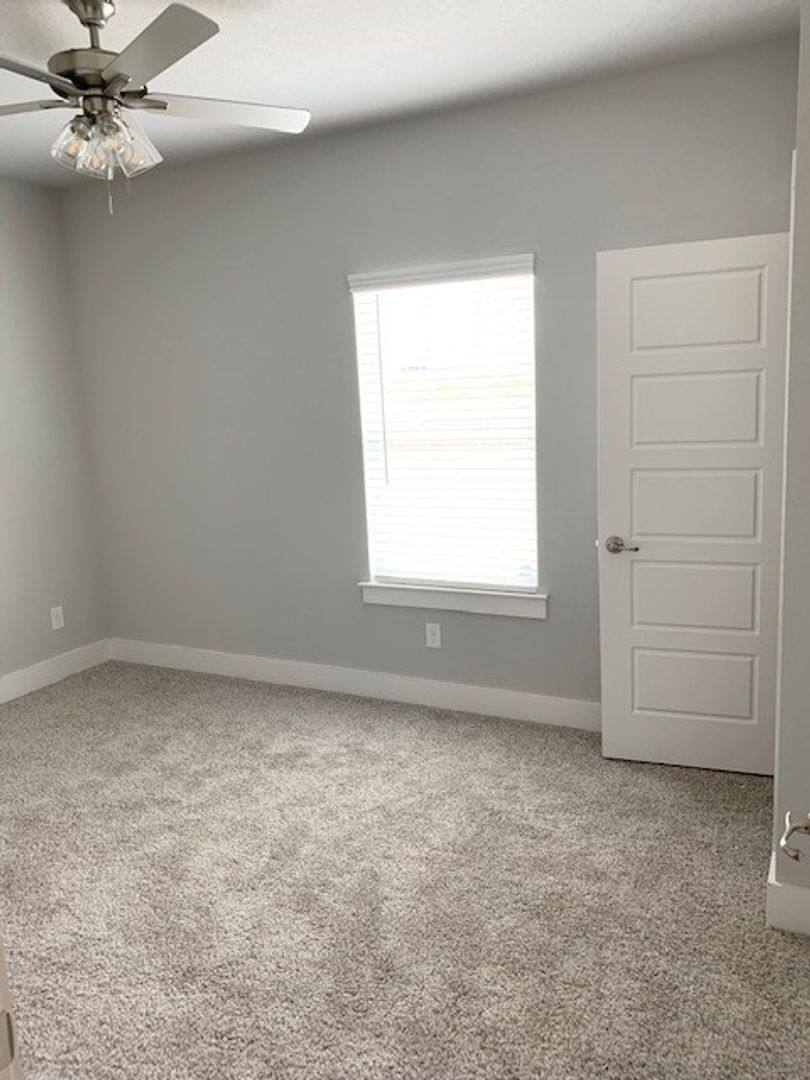 Townhouse for rent at 375 Hampton Place, Burleson, TX 76028