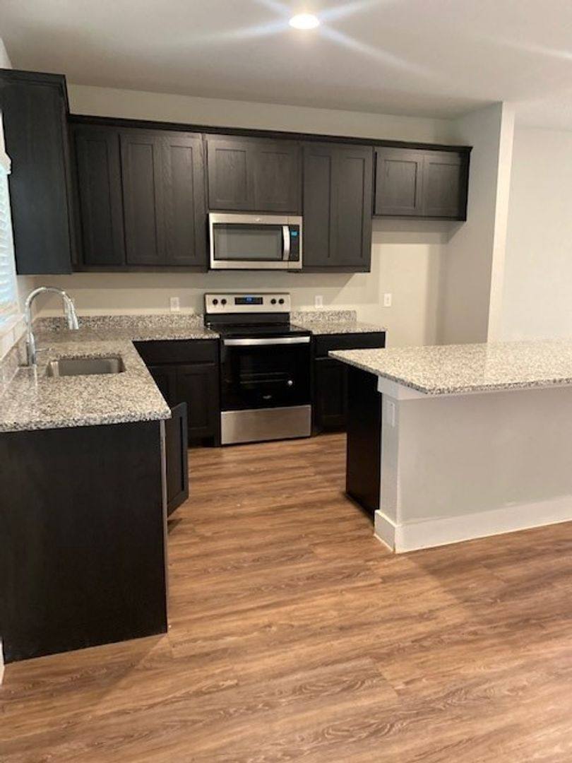 Townhouse for rent at 375 Hampton Place, Burleson, TX 76028