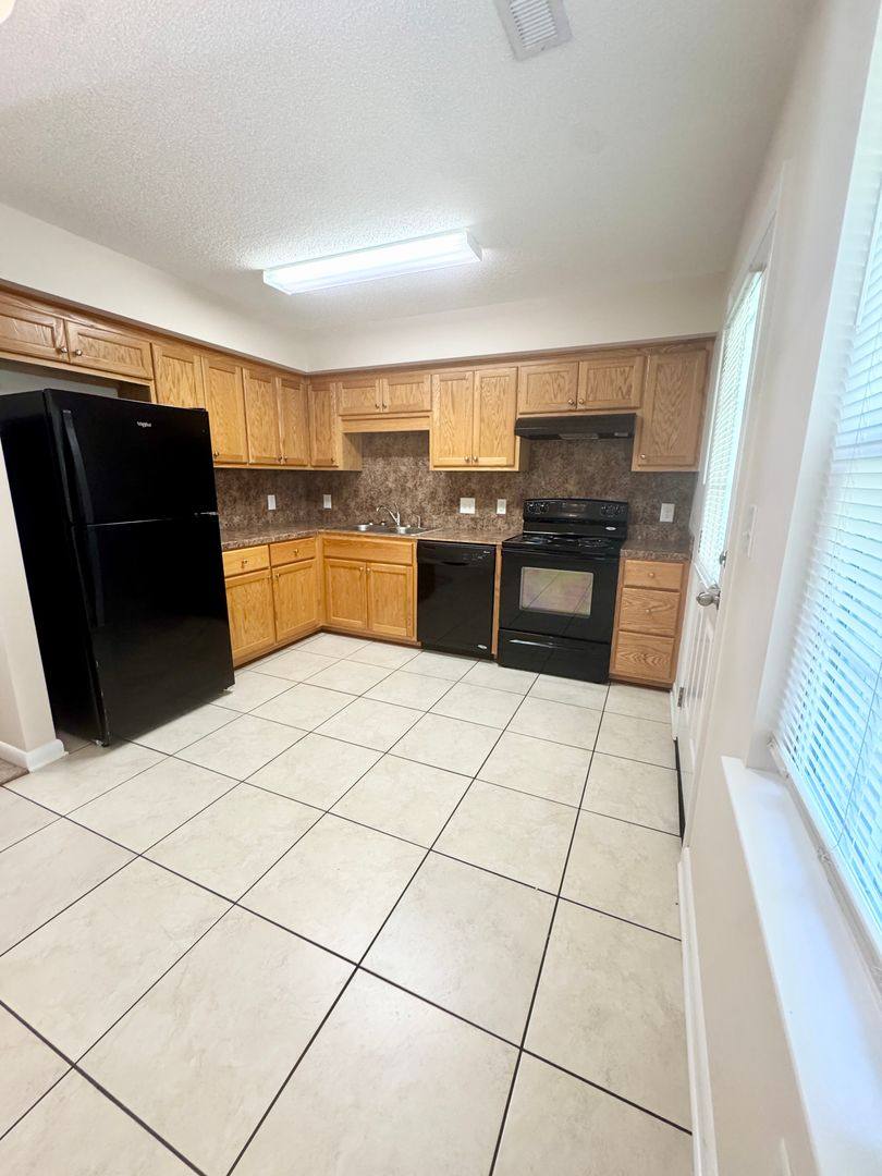 Townhouse for rent at 1100 Pine St #L, Conway, SC 29526