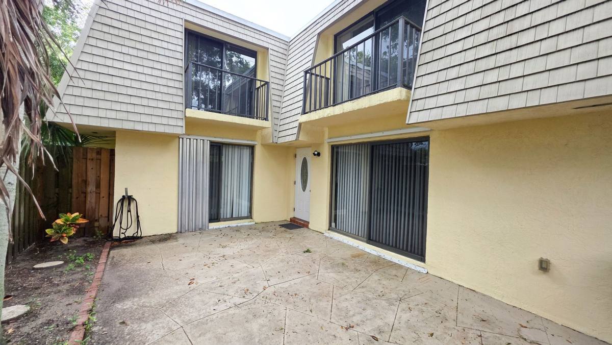 Townhouse for rent at 1170 6th Ave, Vero Beach, FL 32960