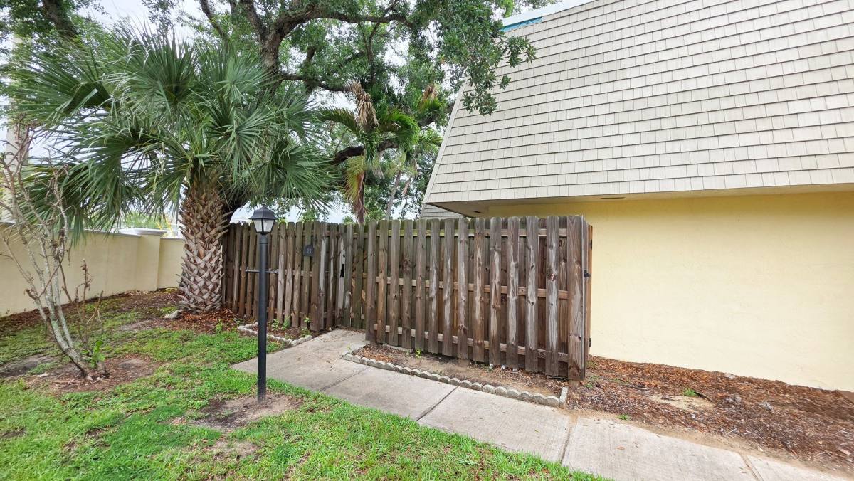 Townhouse for rent at 1170 6th Ave, Vero Beach, FL 32960