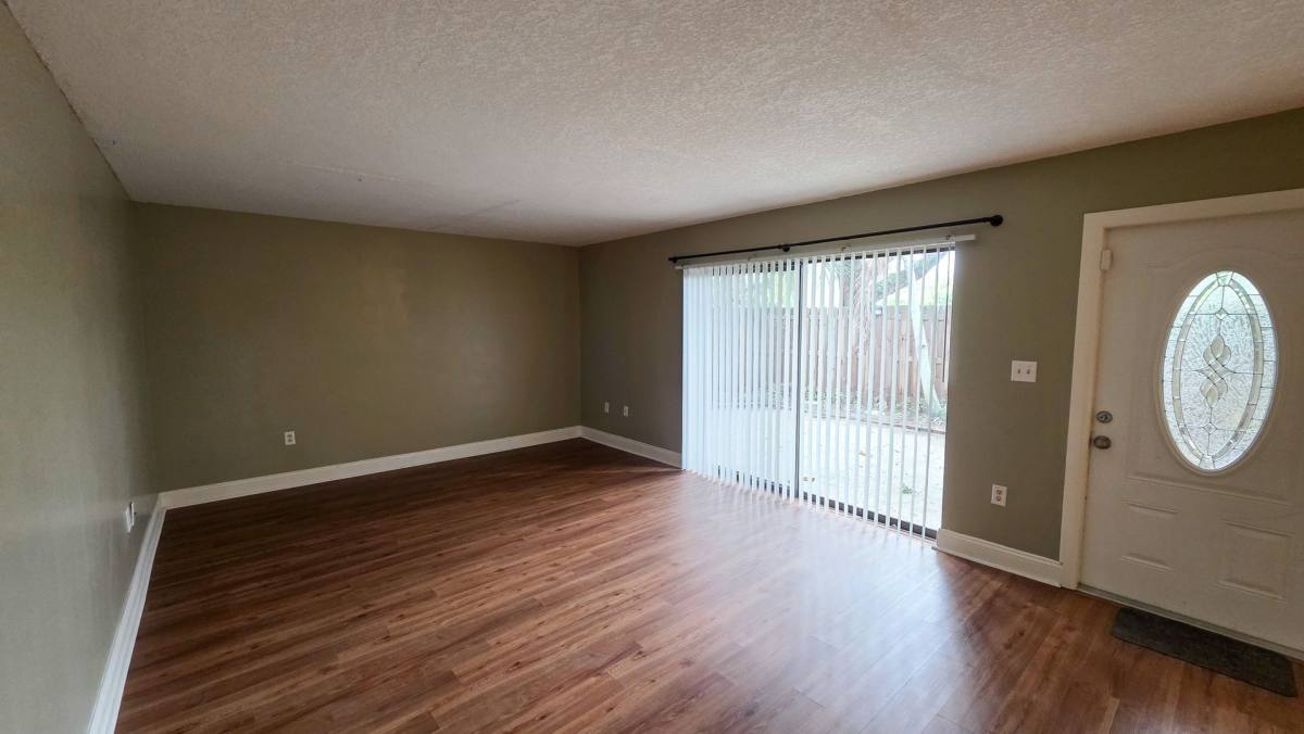 Townhouse for rent at 1170 6th Ave, Vero Beach, FL 32960
