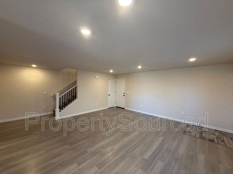 Townhouse for rent at 936 W Alameda St #A, Manteca, CA 95336