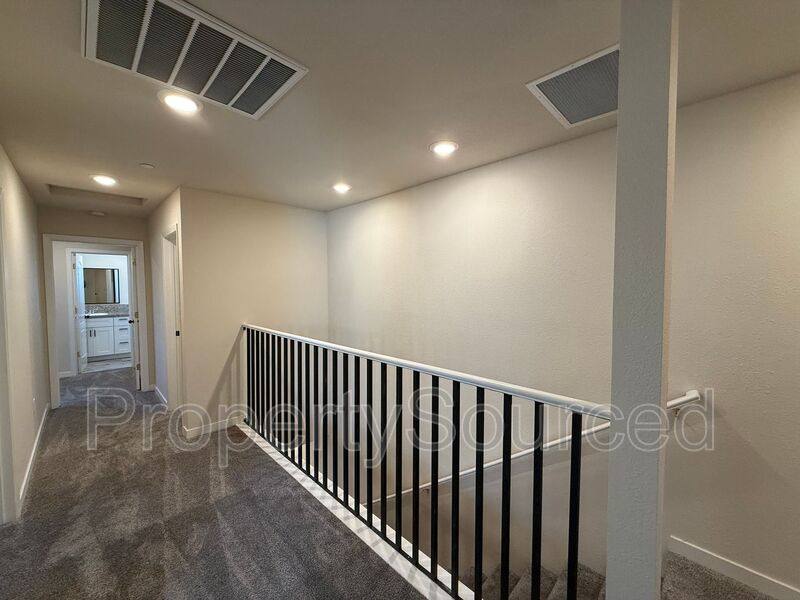 Townhouse for rent at 936 W Alameda St #A, Manteca, CA 95336