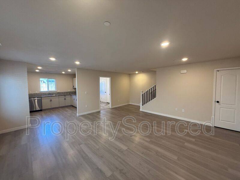 Townhouse for rent at 936 W Alameda St #A, Manteca, CA 95336