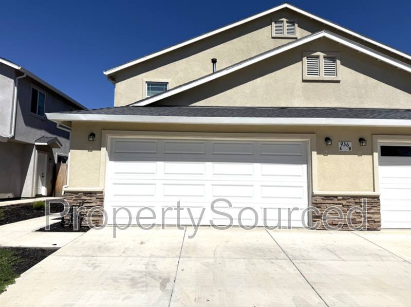 Townhouse for rent at 936 W Alameda St #A, Manteca, CA 95336