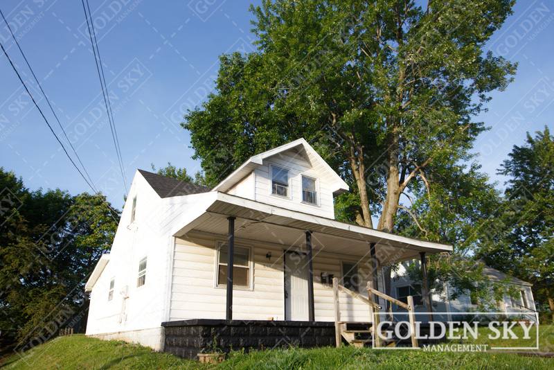 Apartment for rent at 813 W Memorial Dr, Muncie, IN 47302