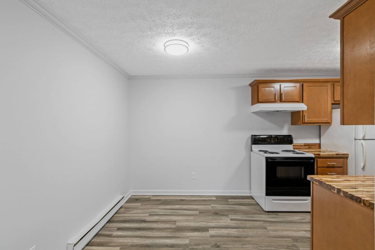 Apartment for rent at 835 Constitution Ave, Louisville, OH 44641