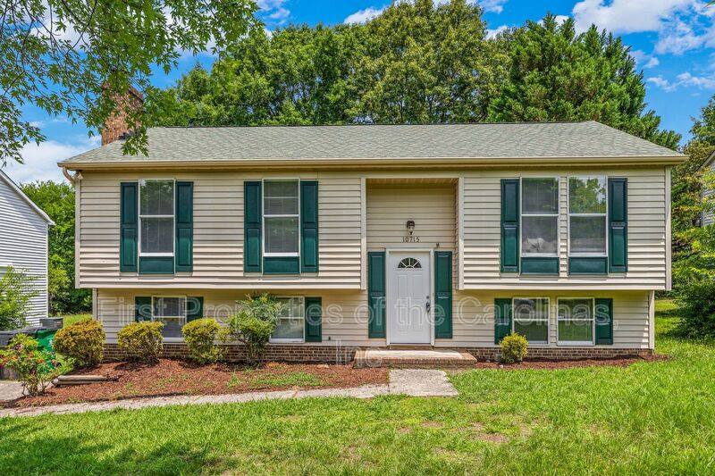 House for rent at 10715 Derry Dr, Charlotte, NC 28262