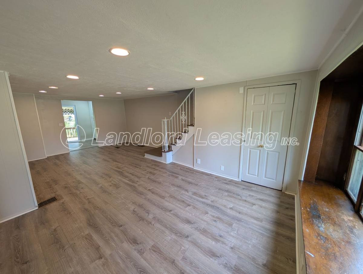House for rent at 566 Jackson St, Amherst, OH 44001
