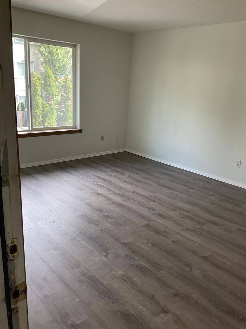 Apartment for rent at 110 & 114 SE, Portland, OR 97233