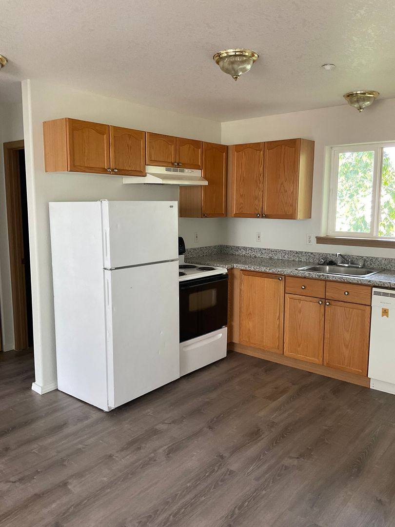 Apartment for rent at 110 & 114 SE, Portland, OR 97233