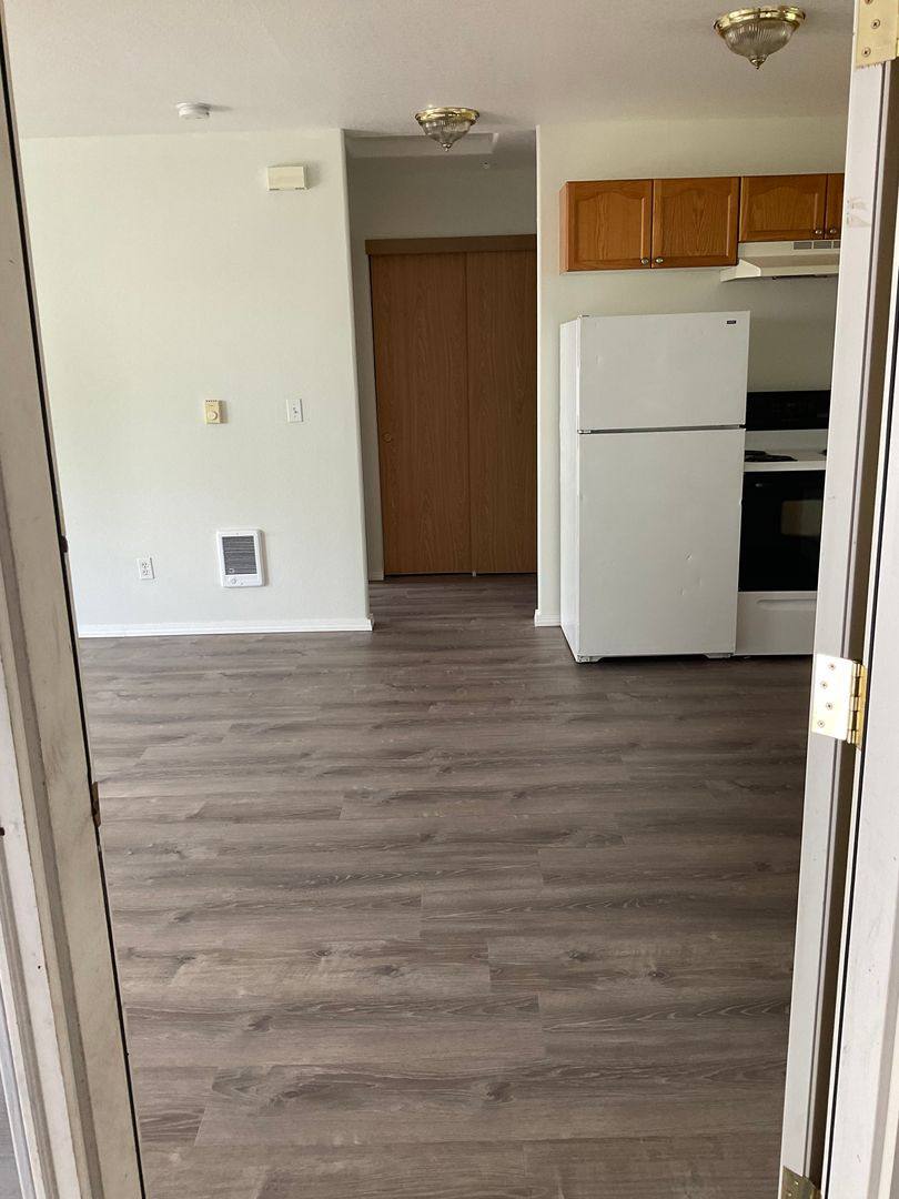 Apartment for rent at 110 & 114 SE, Portland, OR 97233