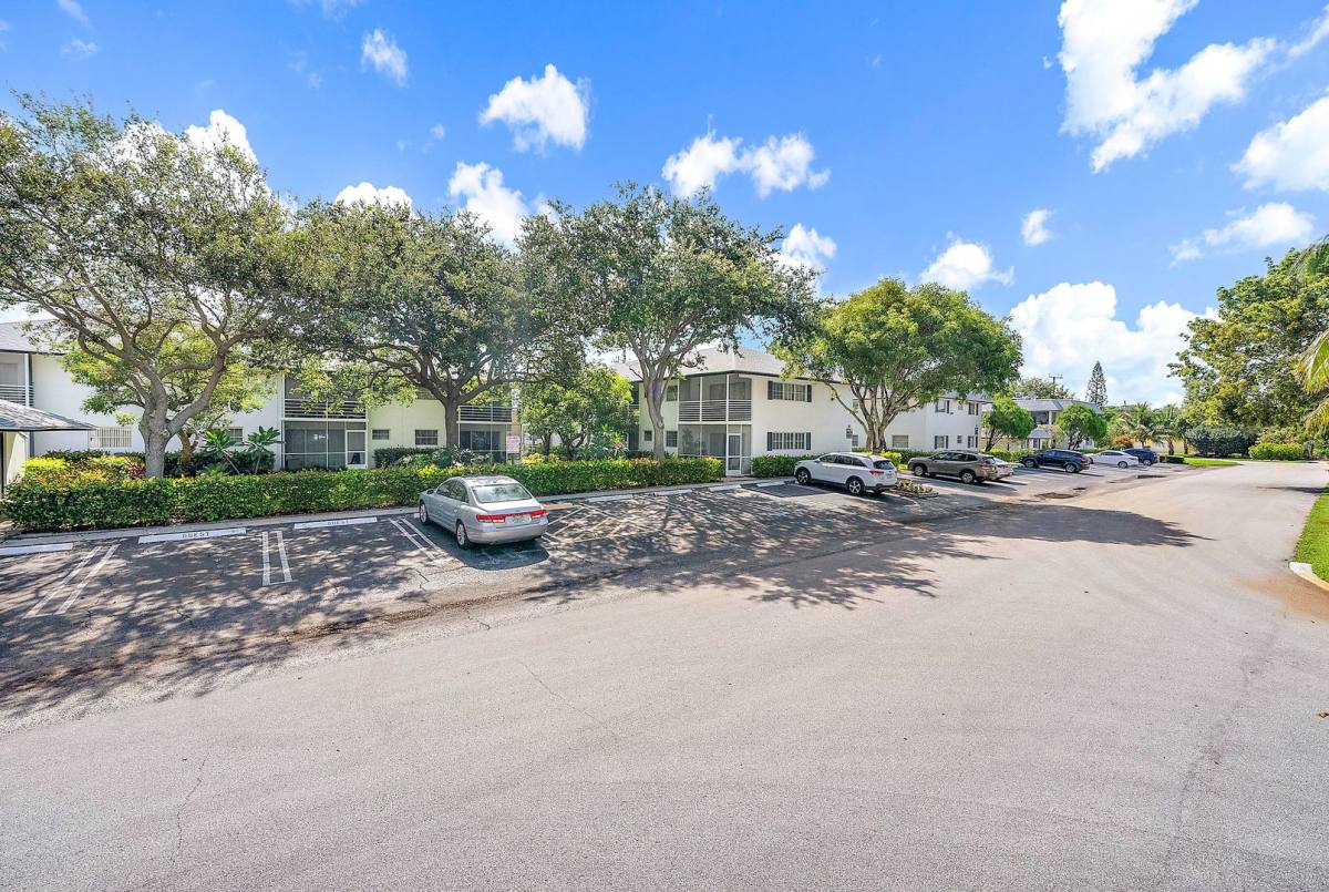 Apartment for rent at 360 Fiesta Ave, Jupiter, FL 33469