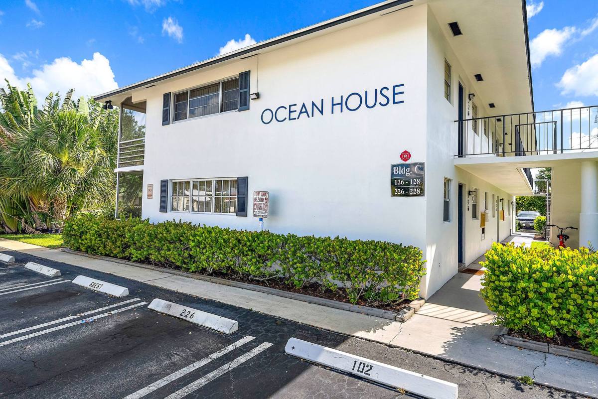Apartment for rent at 360 Fiesta Ave, Jupiter, FL 33469