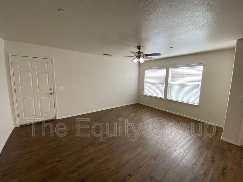 Apartment for rent at 2109 Bella Oaks Dr, Tulare, CA 93274