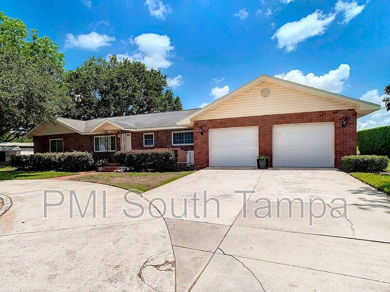 House for rent at 9960 US-Highway 98, Dade City, FL 33525