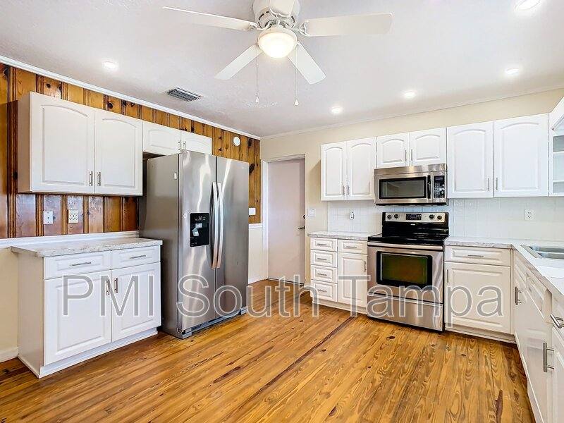 House for rent at 9960 US-Highway 98, Dade City, FL 33525