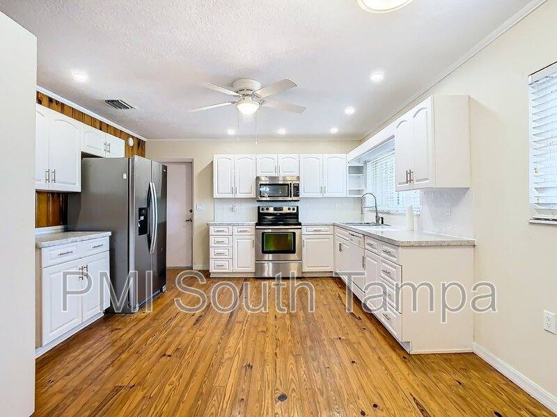 House for rent at 9960 US-Highway 98, Dade City, FL 33525