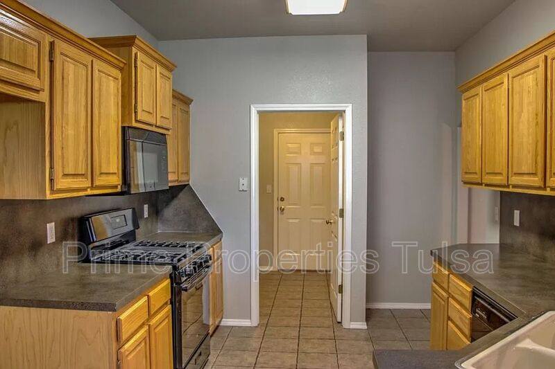 House for rent at 10218 E 111th Place S, Bixby, OK 74008