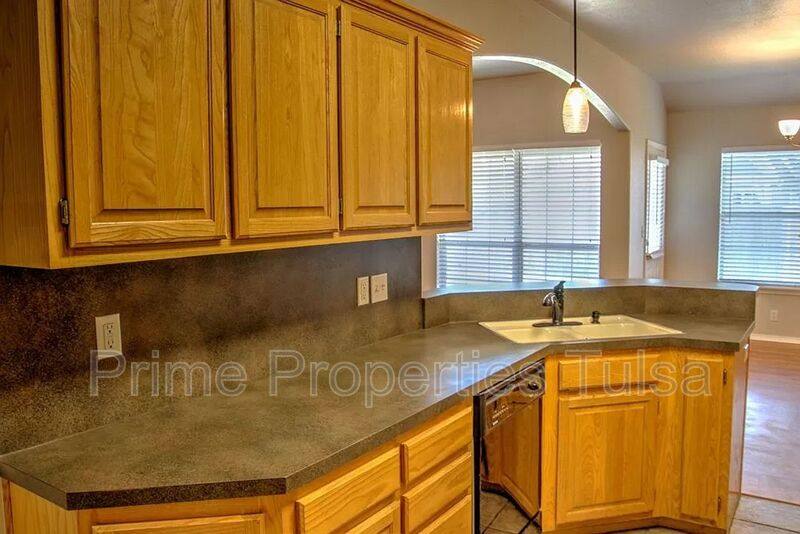 House for rent at 10218 E 111th Place S, Bixby, OK 74008