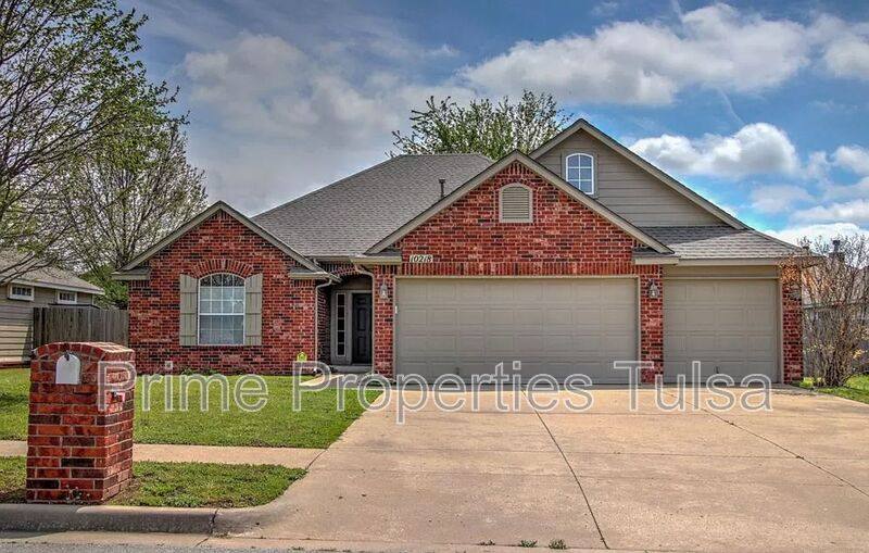 House for rent at 10218 E 111th Place S, Bixby, OK 74008