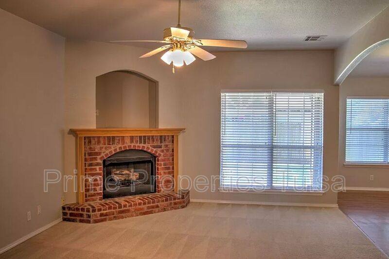 House for rent at 10218 E 111th Place S, Bixby, OK 74008