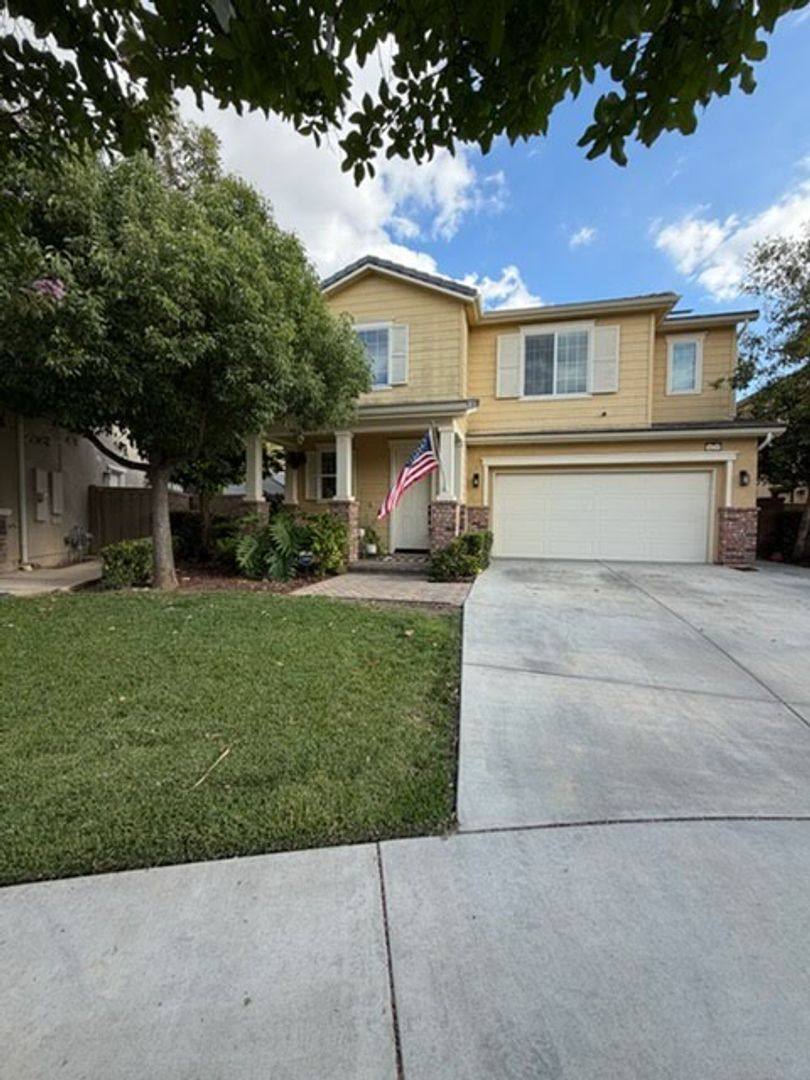 House for rent at 34253 Chaparossa Dr, Lake Elsinore, CA 92532