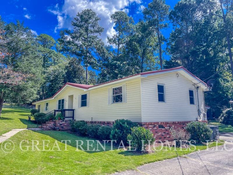 House for rent at 201 Chesterfield Place, Lagrange, GA 30240