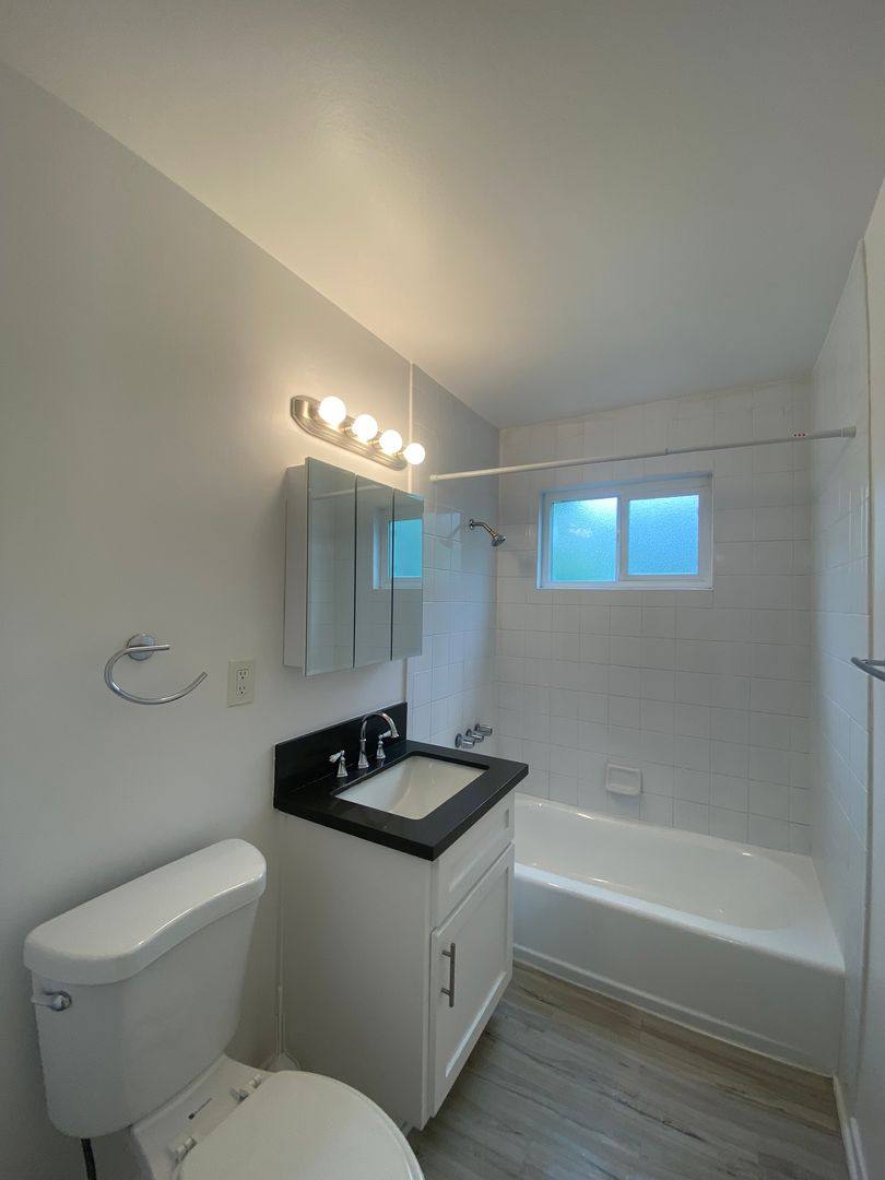Apartment for rent at 1019-1027 Cedar Ave, Long Beach, CA 90813