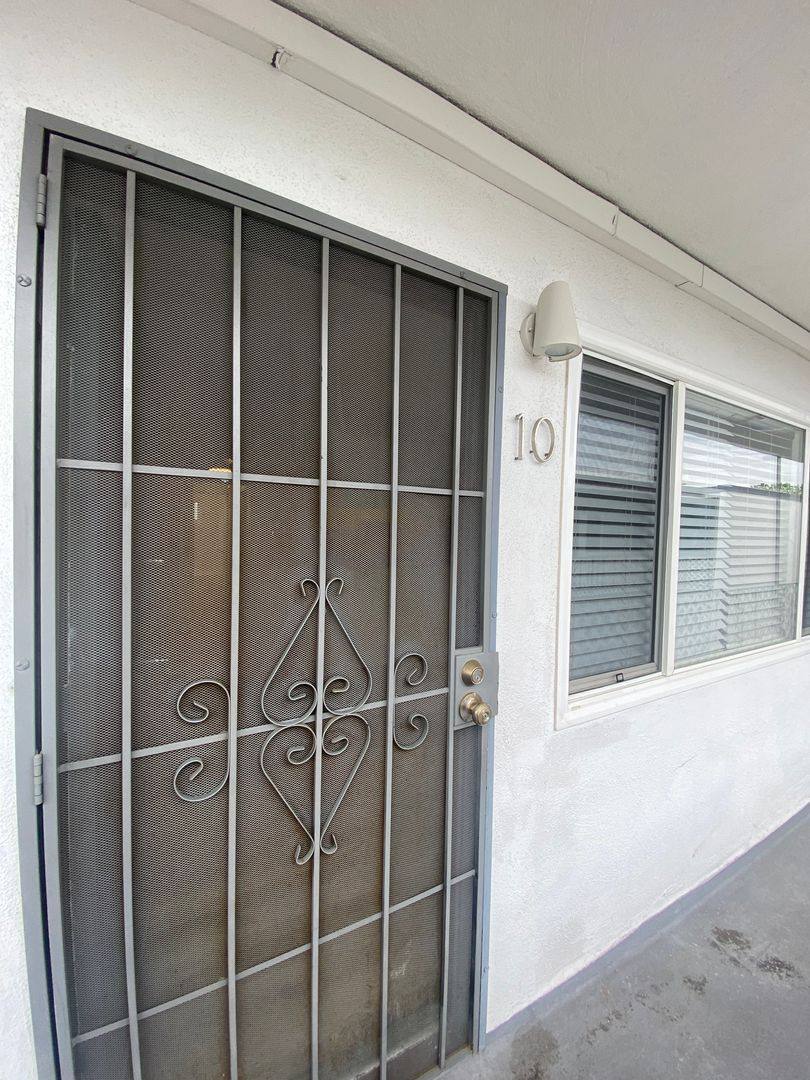 Apartment for rent at 1019-1027 Cedar Ave, Long Beach, CA 90813