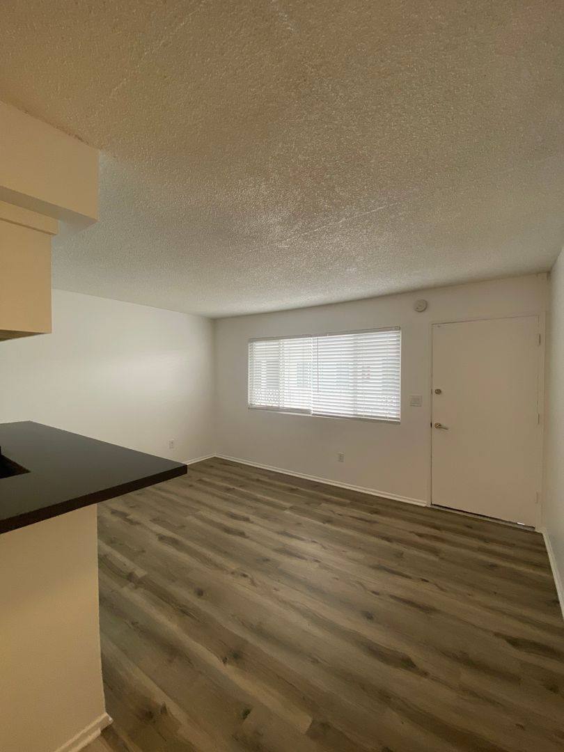 Apartment for rent at 1019-1027 Cedar Ave, Long Beach, CA 90813