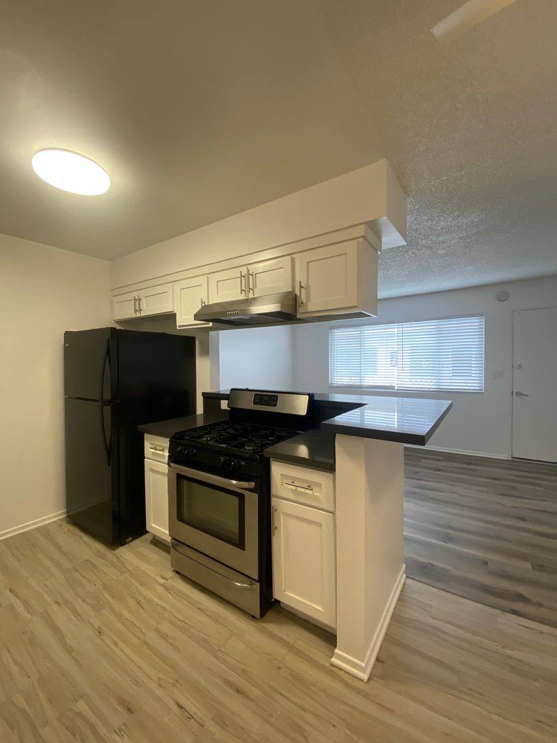 Apartment for rent at 1019-1027 Cedar Ave, Long Beach, CA 90813