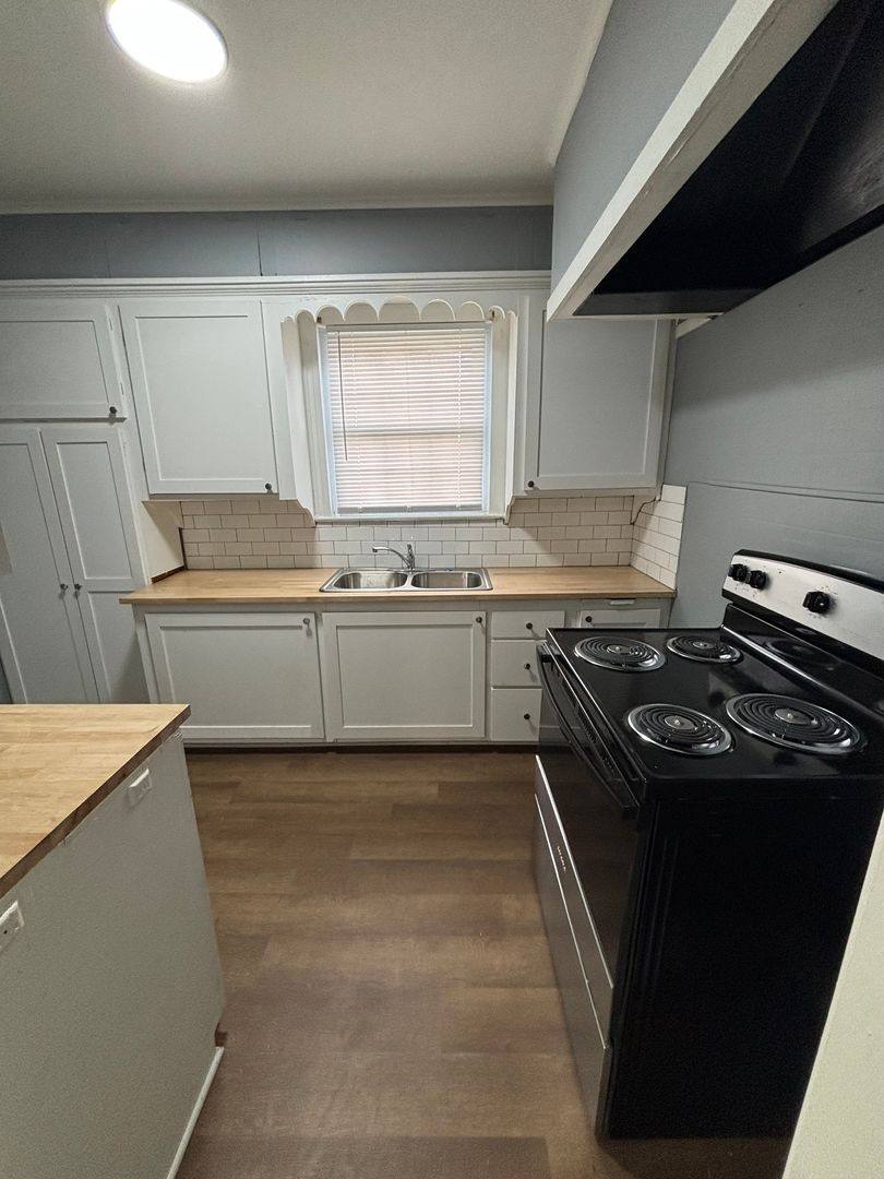 Apartment for rent at 103 E Merrick, Shreveport, LA 71104