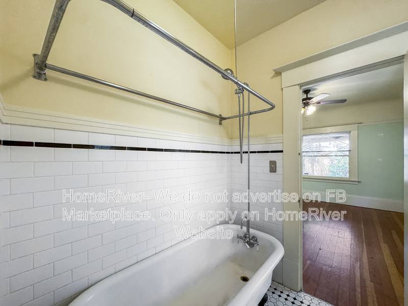 House for rent at 2800 F St, Sacramento, CA 95816