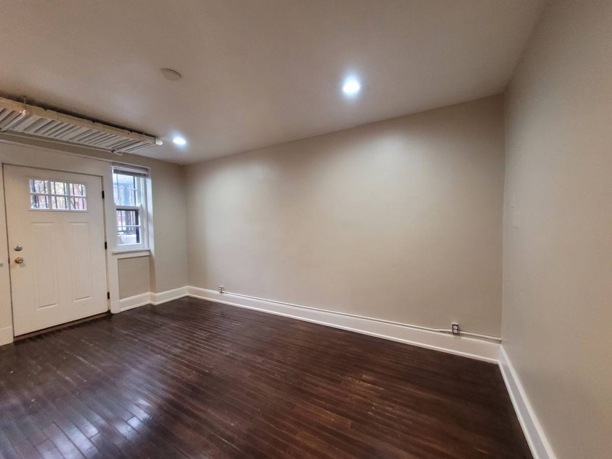 Apartment for rent at 1534 Woodland Ave, Des Moines, IA 50309