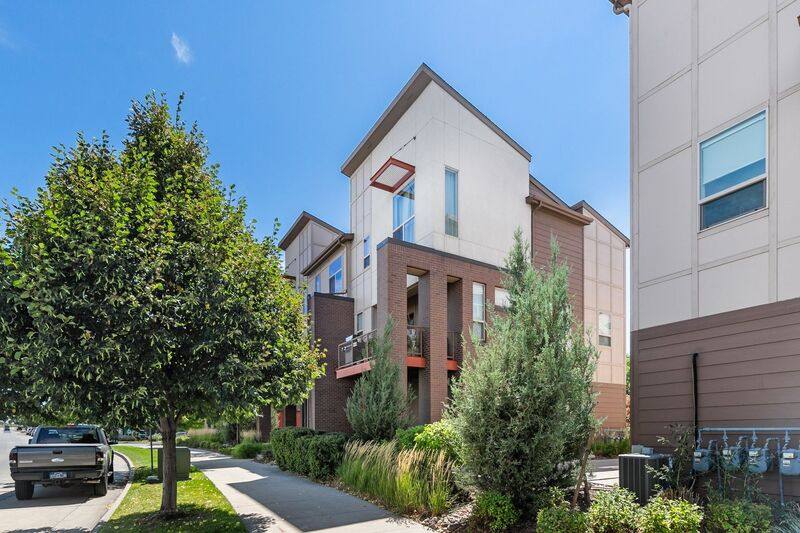 Townhouse for rent at 10334 E 29th Dr, Denver, CO 80238