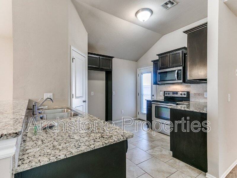 House for rent at 19704 Taggert Dr, Edmond, OK 73012
