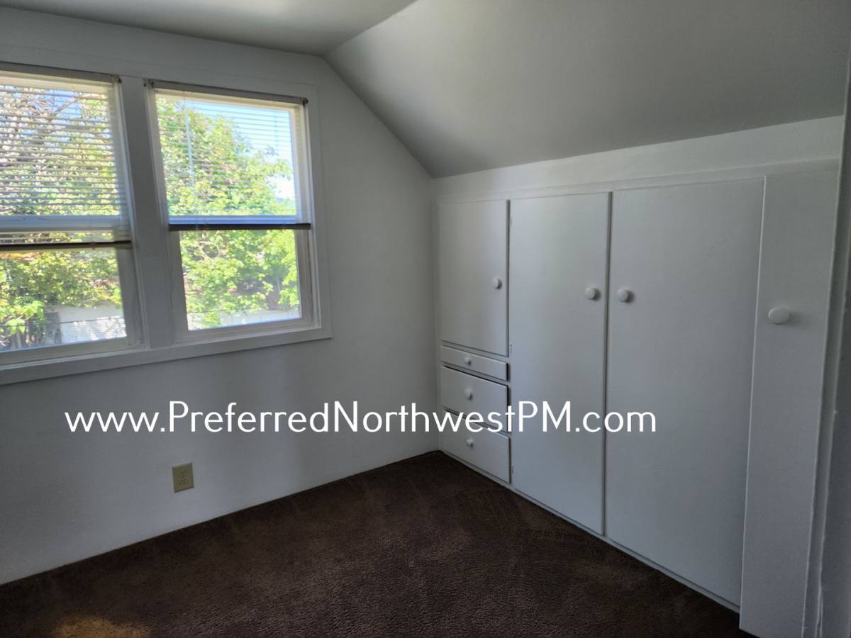 Townhouse for rent at 1059 4th St, Springfield, OR 97477