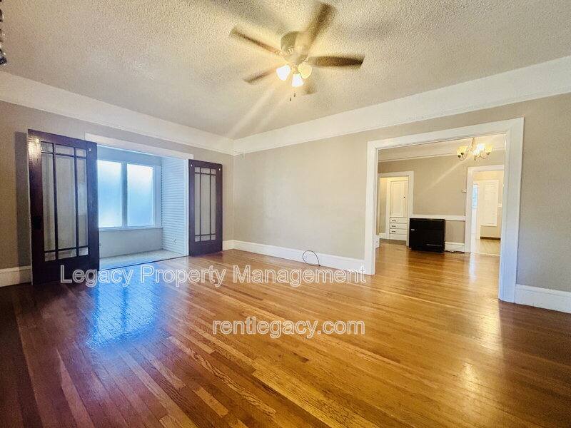 House for rent at 2300 E St, Sacramento, CA 95816